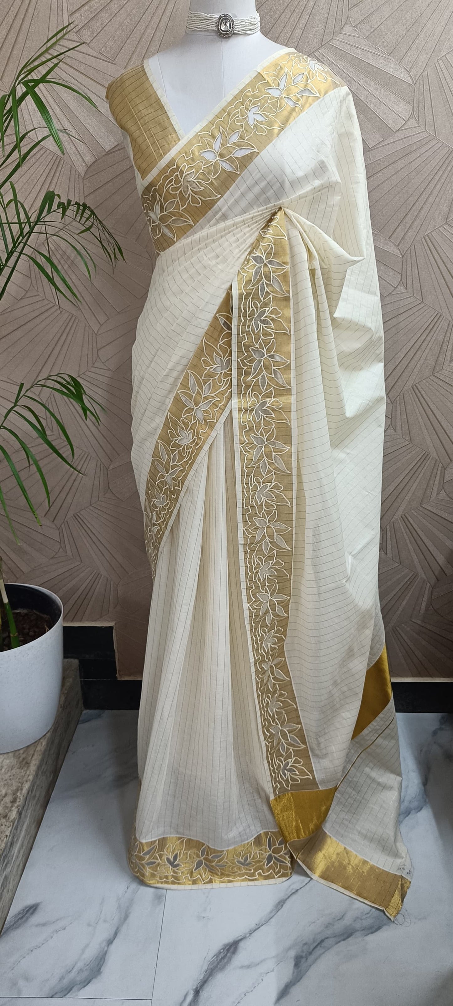 Floral Cut Work Cotton Kasavu Saree