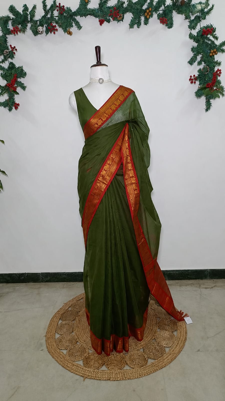 Mehendi Green Handloom Cotton Saree with Traditional Zari Border