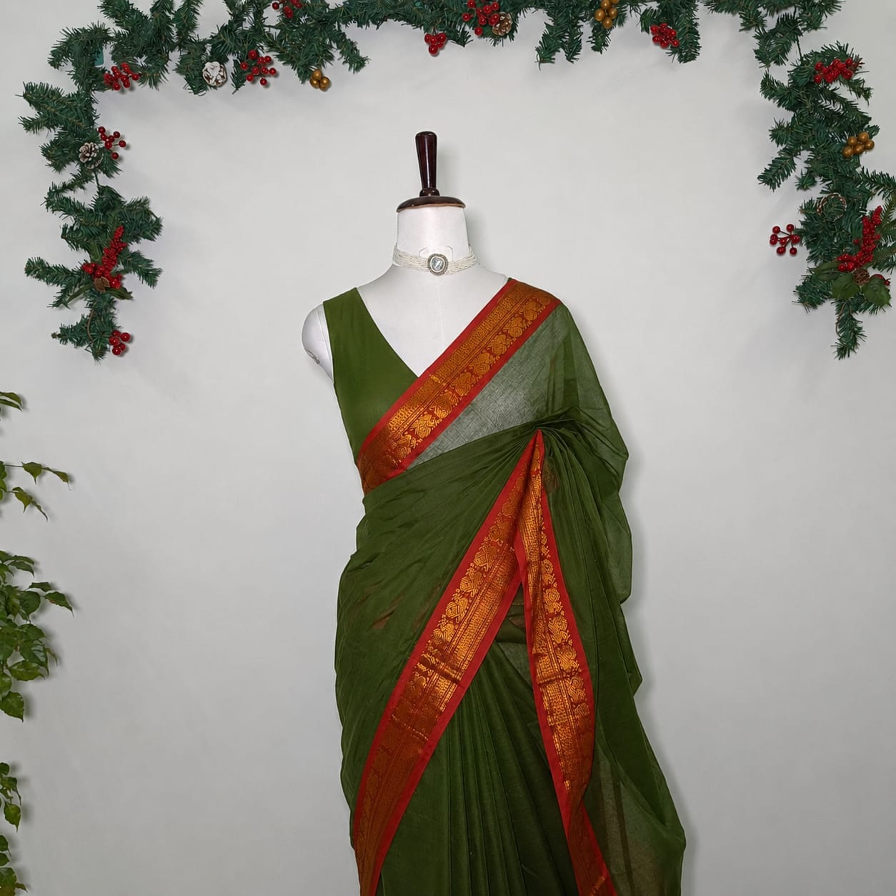 Mehendi Green Handloom Cotton Saree with Traditional Zari Border