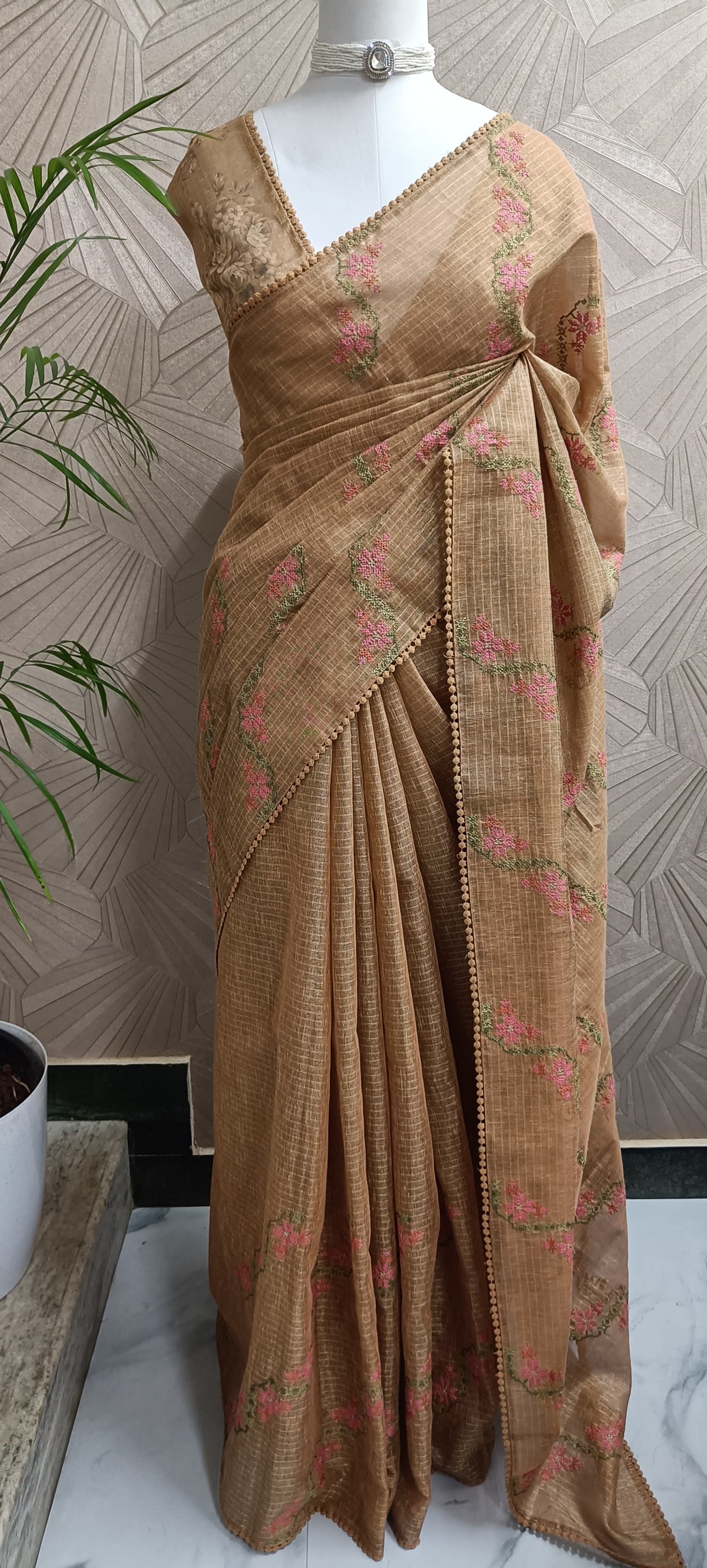Kotta Cross-Stitch Saree with Floral Embroidered Motifs